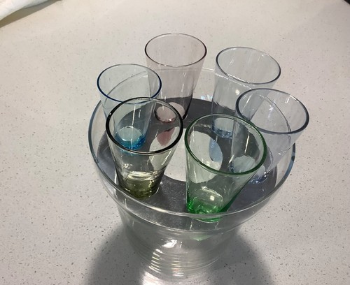 SIX RETRO VINTAGE VARIOUS COLOURED SHOT GLASSES WITH ICE BUCKET - Picture 5 of 7