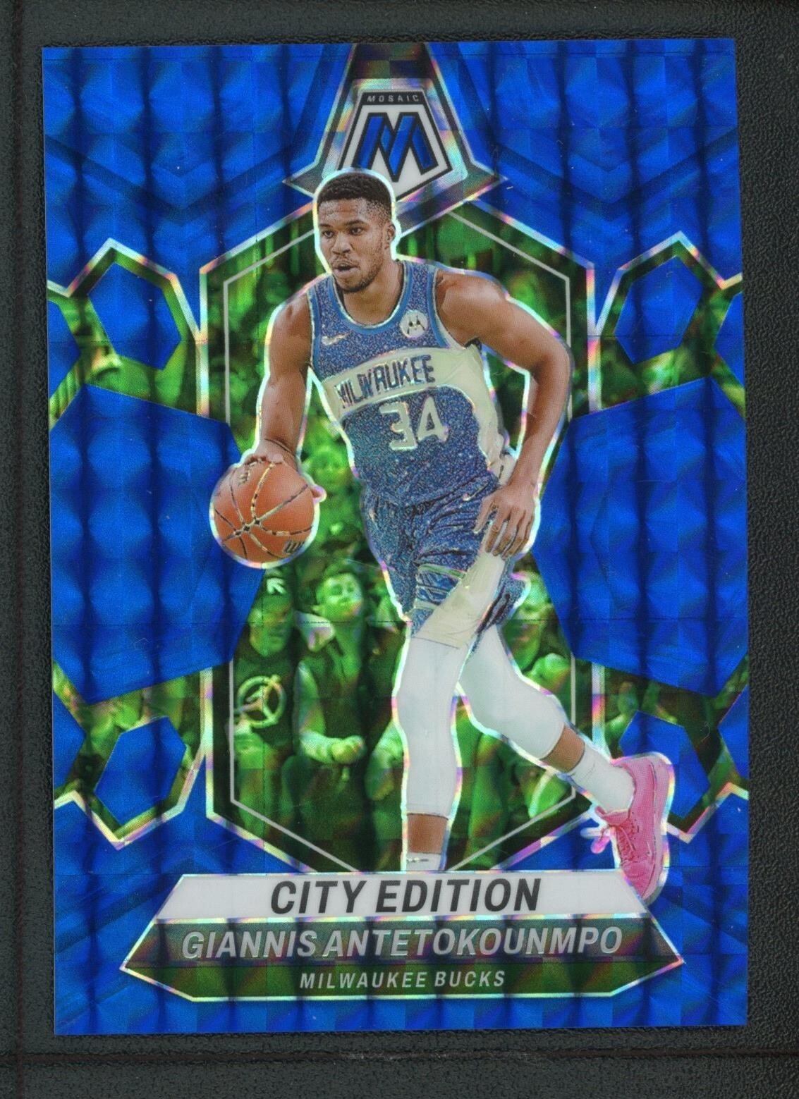 2023-24 GIANNIS ANTETOKOUNMPO 025/199 PANINI MOSAIC CITY EDITION BLUE