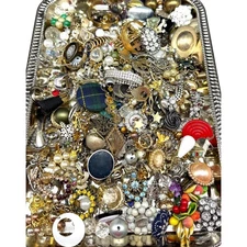 TRINKETS CHARMS & TREASURES Single Earrings Vintage Broken Jewelry Rhinestone