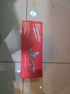 Milwaukee M12 2470-20 Plastic Pipe Shear Kit - Red for sale online