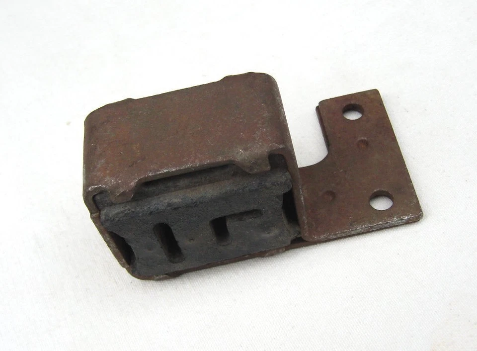 Chevrolet Monza 1975 NOS GM resonador de escape/soporte de montaje de tubo trasero 75 262 Foto 2 de 3