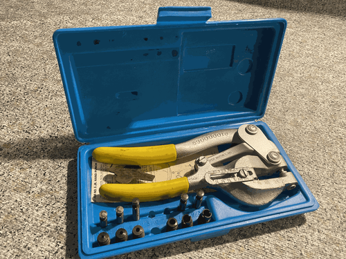 Roper Whitney Co. No 5 JR. Hand Punch w/ Punches and Tool in Hard Case - Picture 4 of 7