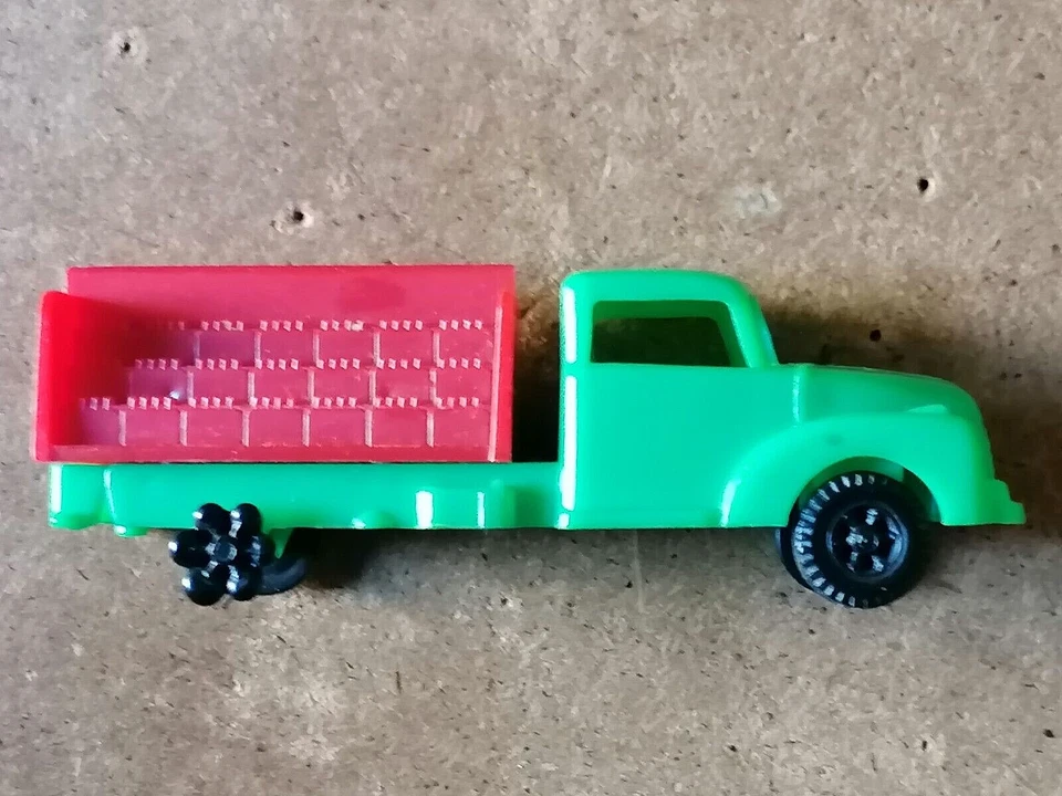 CAMIONCINO porta-cassette Coca Cola in plastica - primi anni '70 - Immagine 4 di 4