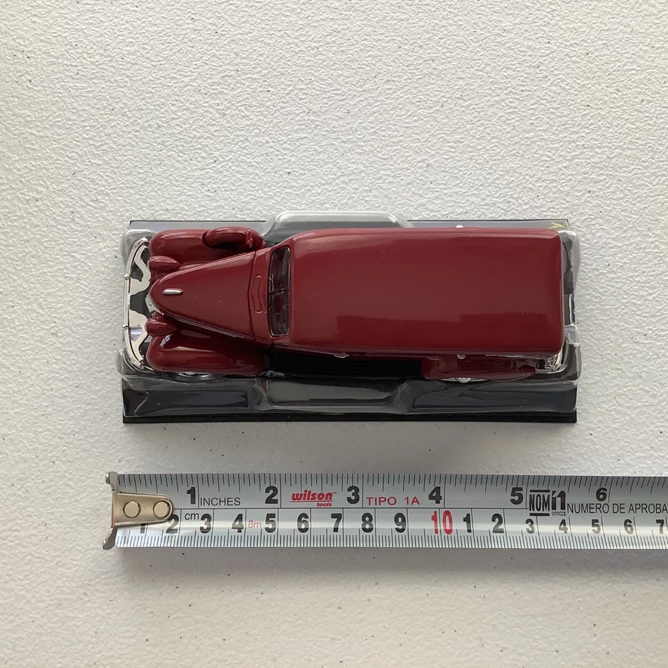 American Heritage Models 1937 Studebaker Hearse 红色 1/43  — 第 4/4 张图片