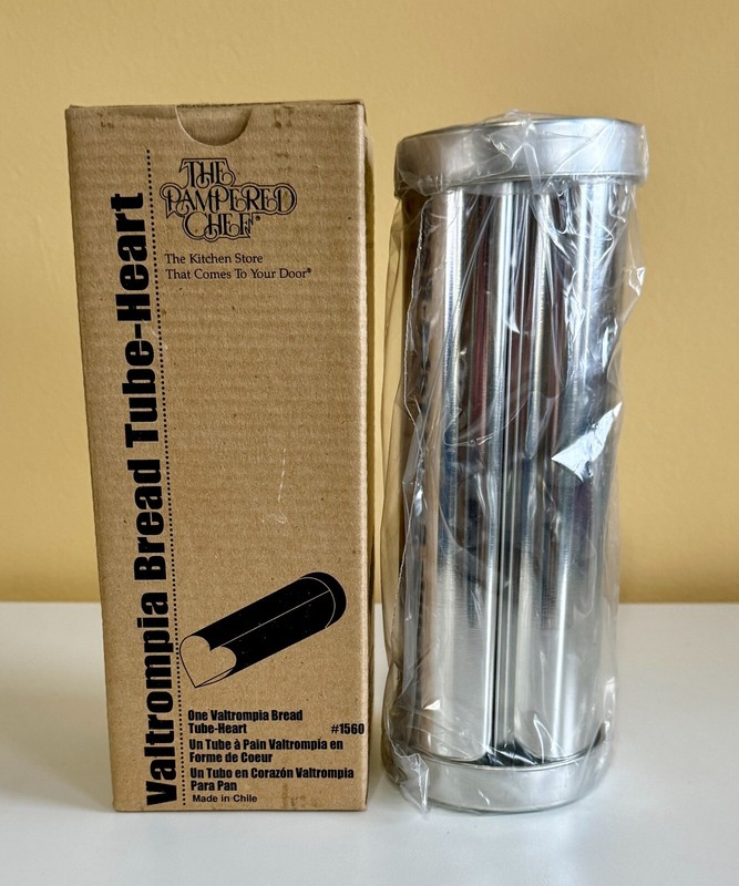 The Pampered Chef Valtrompia Bread Tube Heart Shaped. #1560, New in Box