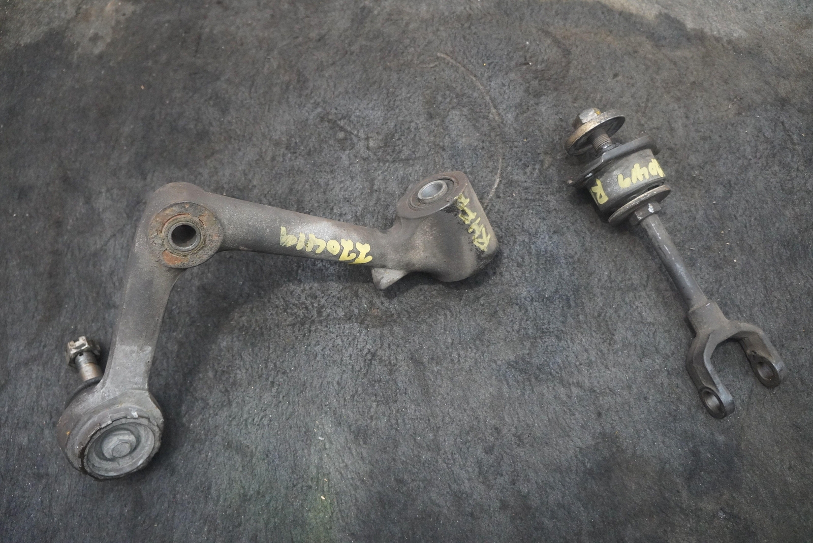 Front Suspension Right Upper Control Arm UR21754 OEM Bentley Mulsanne 1988