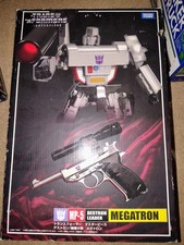 Takara Transformers Masterpiece: Mp 05 Megatron Action Figure