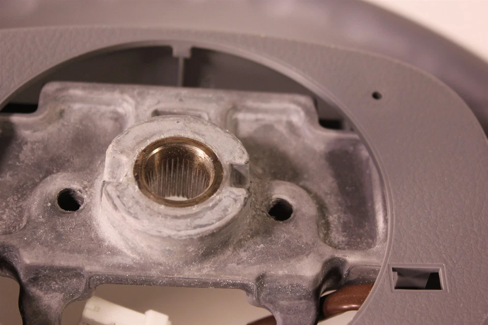 04-06 Volante Mazda MPV LE4532980B72 con audio deportivo gris medio uretano OEM Foto 4 de 4