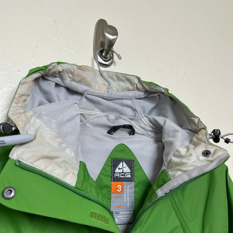 Chaqueta Nike ACG Para Mujer S Verde Calce Tormenta Cremallera Completa Con Capucha Malla Forrada Exterior Foto 4 de 4
