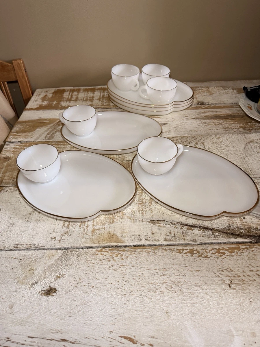 VINTAGE ANCHOR HOCKING SNACK SET 22K GOLD TRIM WHITE MILK GLASS