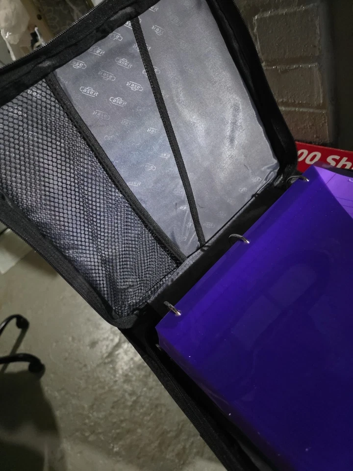 Estuche suave para cuadernos cargado con papel y divisores incluidos Foto 3 de 4