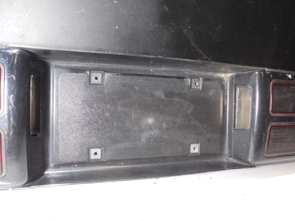 Conjunto de panel de luz central trasera 16508740 1988-1990 Chevrolet Cavalier Foto 4 de 4