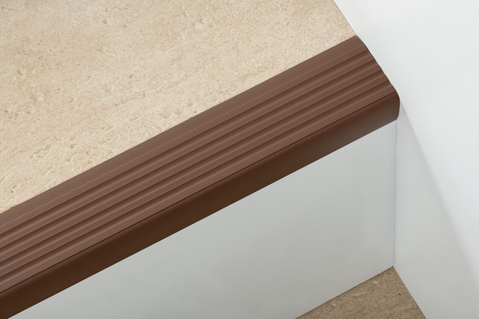 Treppenkantenprofil PVC Selbstklebend 45x30mm Kantenschutz 70-200cm Treppenkante