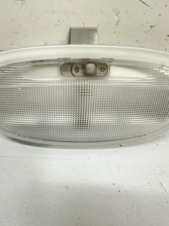 Luz de mapa domo Ford F-150 2004-2024 Econoline E-150 E-250 YF1A-13776-DE T12 Foto 3 de 4