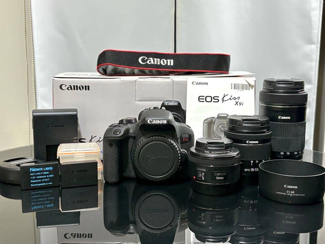 EOS Kiss X9iダブルズームキット + EF50mm F1.8 STM Canon EOS Kiss X9i Double Zoom Kit with EF50mm F1.8 STM Lens