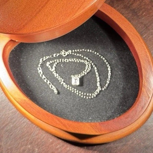 Gianni Bernini 方形水晶吊坠项链(原件 70 美元) — 第 2/4 张图片