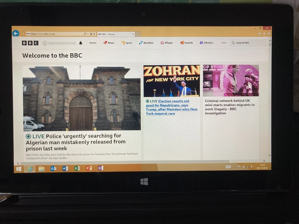 Microsoft Surface RT 8.1 32GB 2GB RAM touchscreen keyboard Wi-Fi 10.6-inch - Image 3 of 4