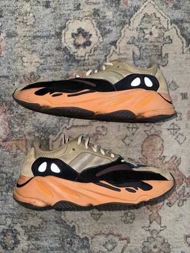 Größe 11 - Adidas Yeezy Boost 700 Enflame Amber