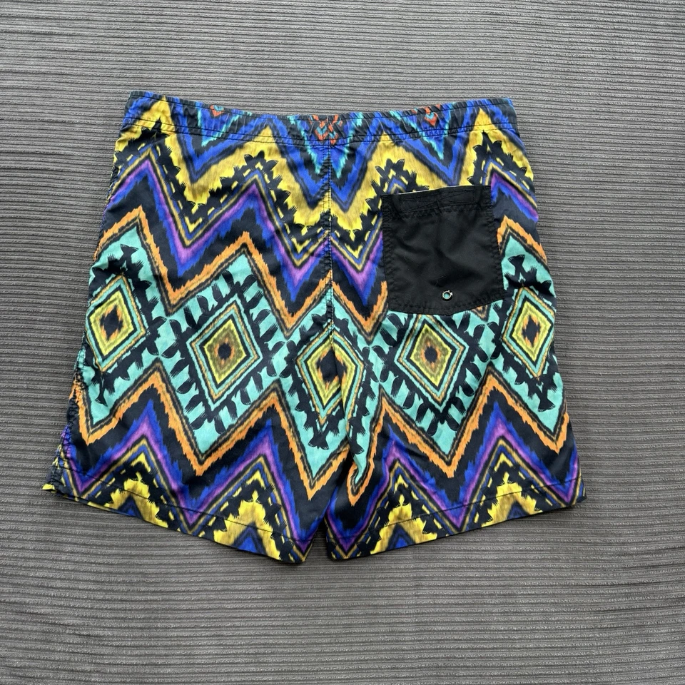Neff Board Shorts Hombre Mediano Multicolor Estampado Azteca Poliéster Playa Natación. Foto 2 de 4