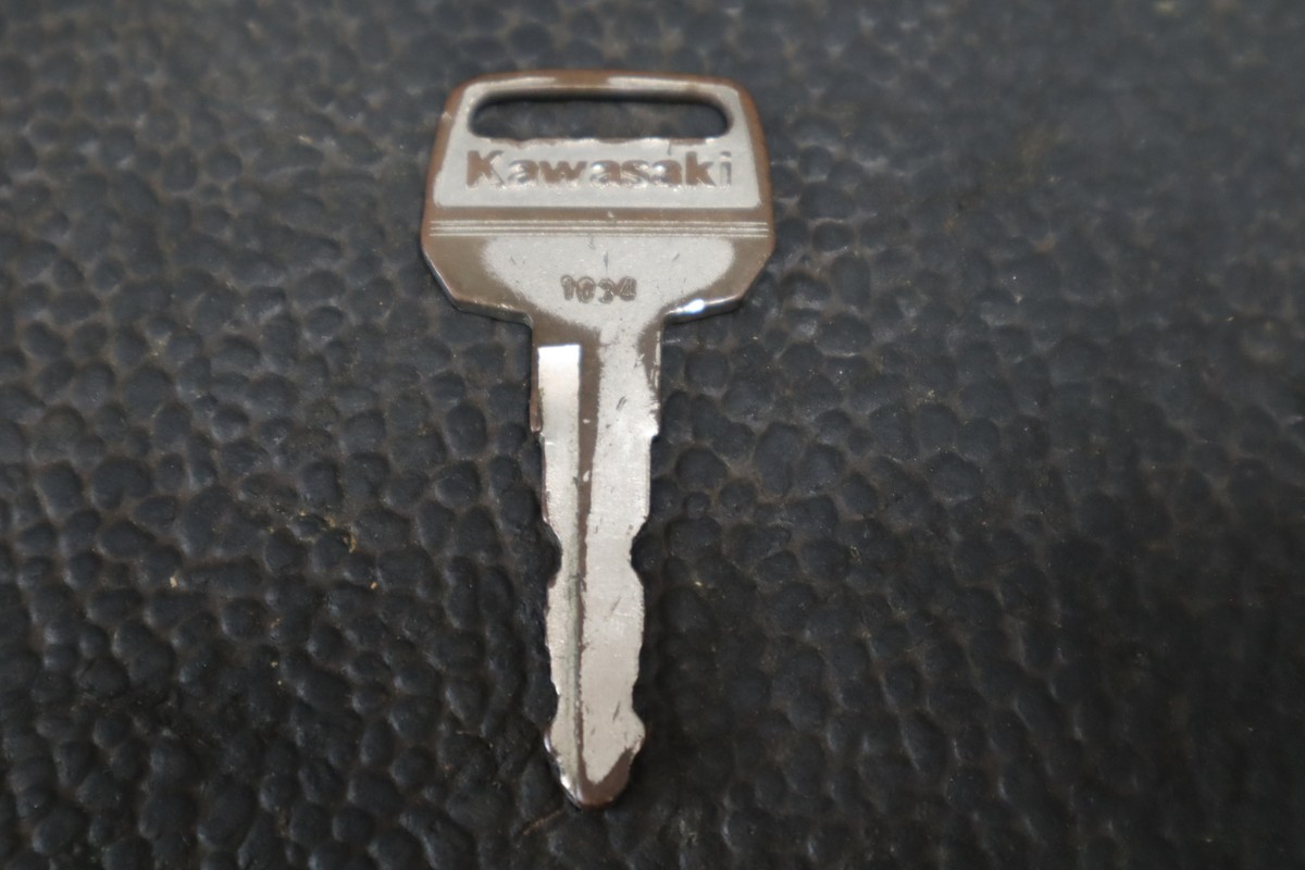KAWASAKI UNMATCHING KEY SET 2 COUNT 1034 A112438 | eBay