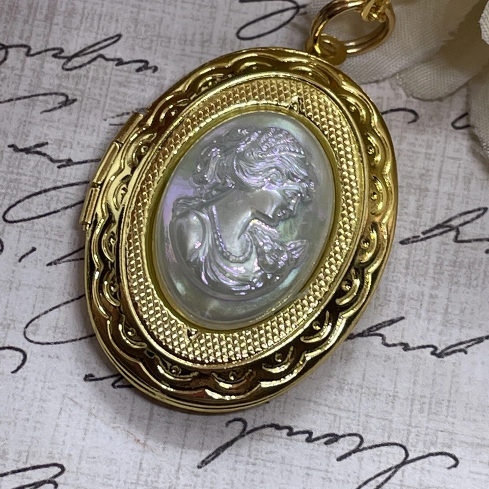 Medallón Oro Brillante Perla Blanca Dama Victoriano Doncella Collar Regalo Mamá Único Foto 3 de 4