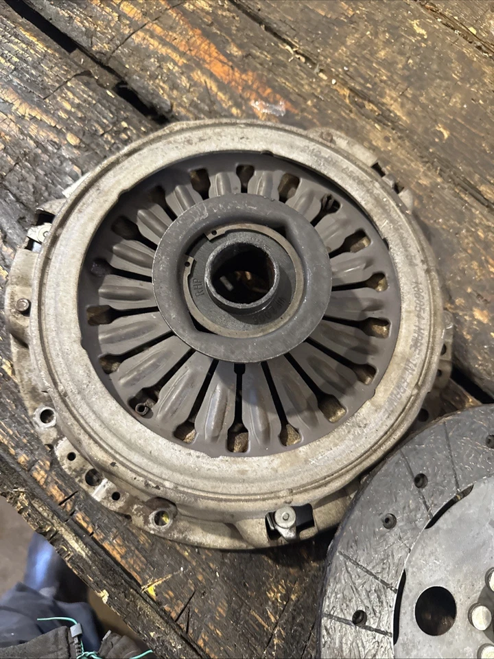 RANGE ROVER P38 2.5 Manual Clutch Set LUK Not That Old But plate is worn - Image 4 of 4