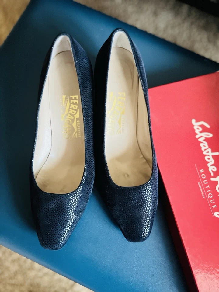 VINTAGE Salvatore Ferragamo Tacones Damas Gamuza - Talla 9 Mil millones Azul Guijarro Foto 3 de 4