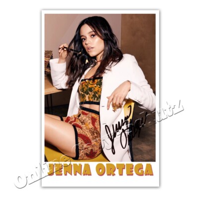 Jenna Ortega als Wednesday  Addams Family  -  Autogrammfoto  / Autograph  [AK4]