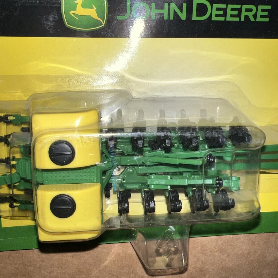 1/64th Scale John Deere 1790 Spilt Row Planter Die-cast Ertl - Image 3 of 3