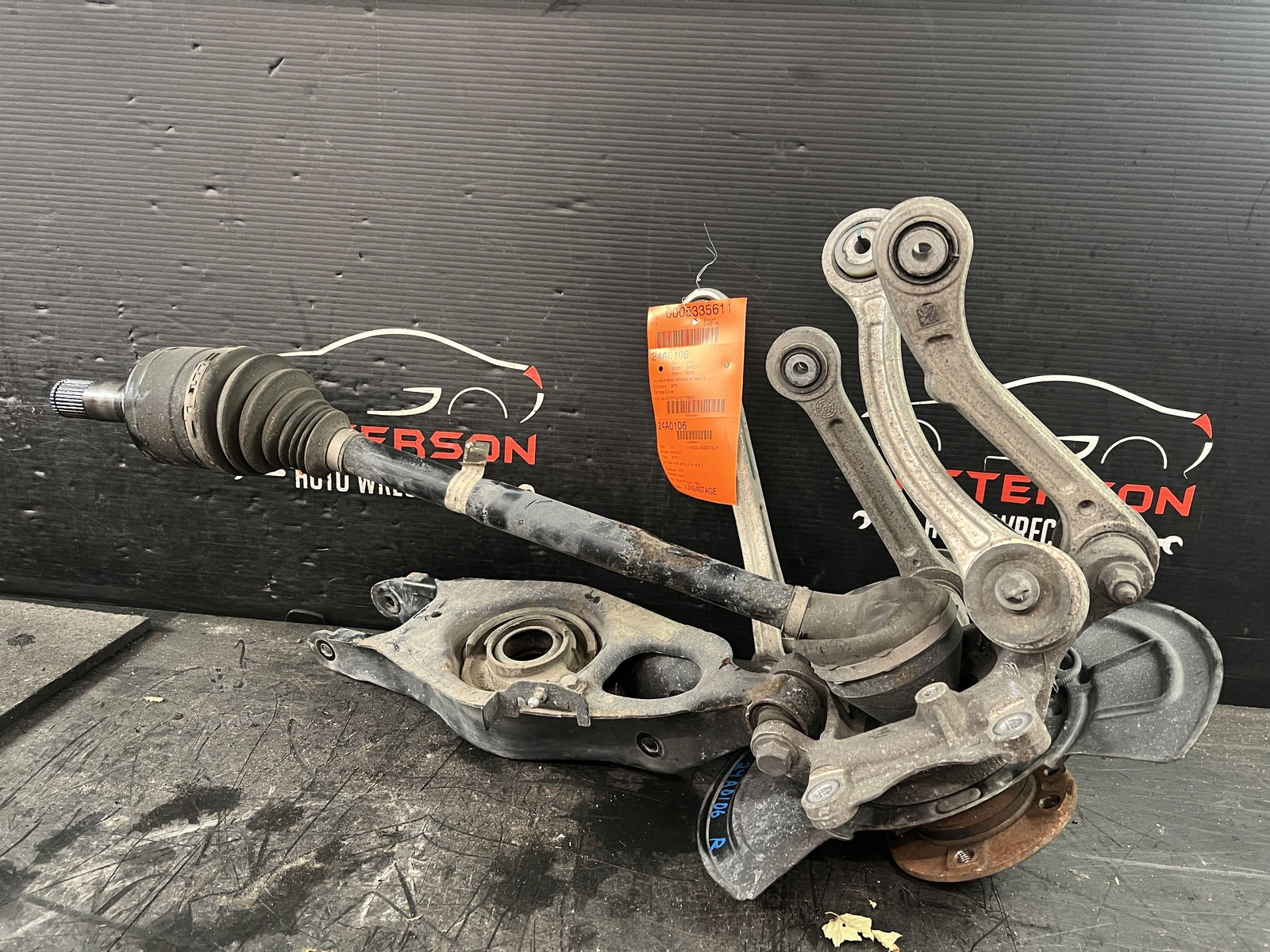 14-17 MASERATI GHIBLI REAR PASSENGER RH KNEE SPINDLE W/ AXLE SHAFT CONTROL ARMS