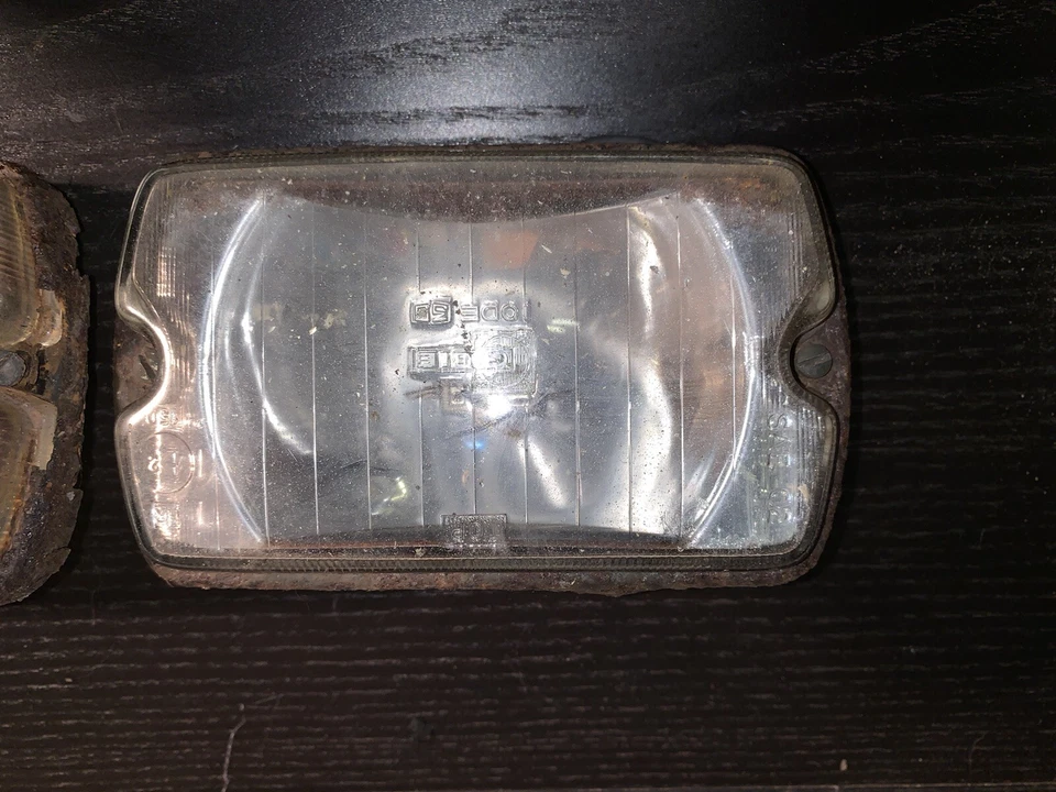 Lentes MASERATI 425 BITURBO originales de luz puntual/niebla para restauración 1988 Foto 2 de 4