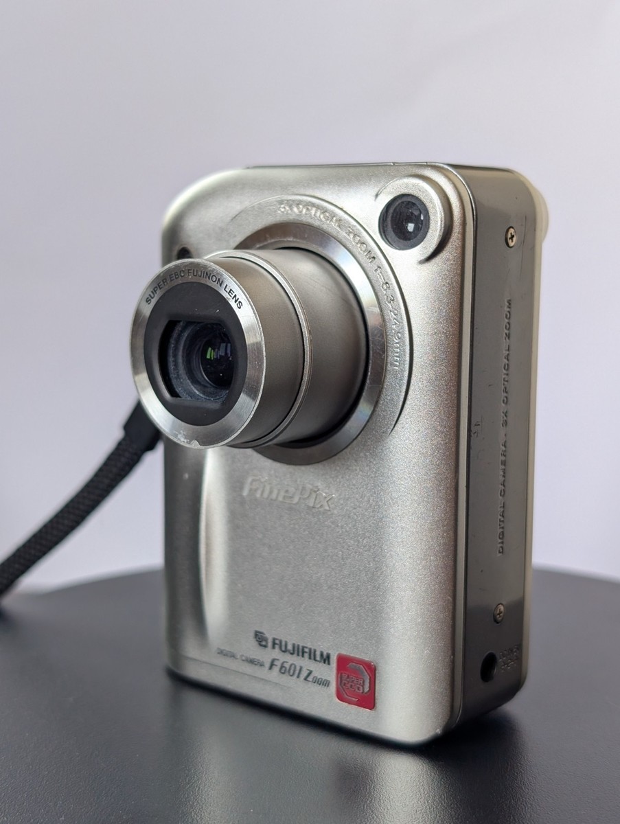 Fujifilm FinePix F Series F601 Zoom 3.1MP Digital Camera