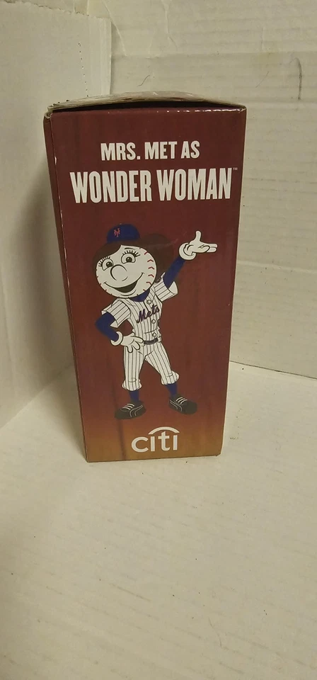 Bobblehead Mrs Met as Wonder Woman - NUEVO - Sorteo Estadio 2021 Foto 3 de 4