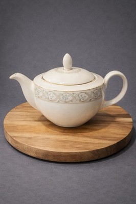 VTG  Royal Doulton New Romance Collection GABRIELLE. T.C. 1259 Orig Tag Teapot