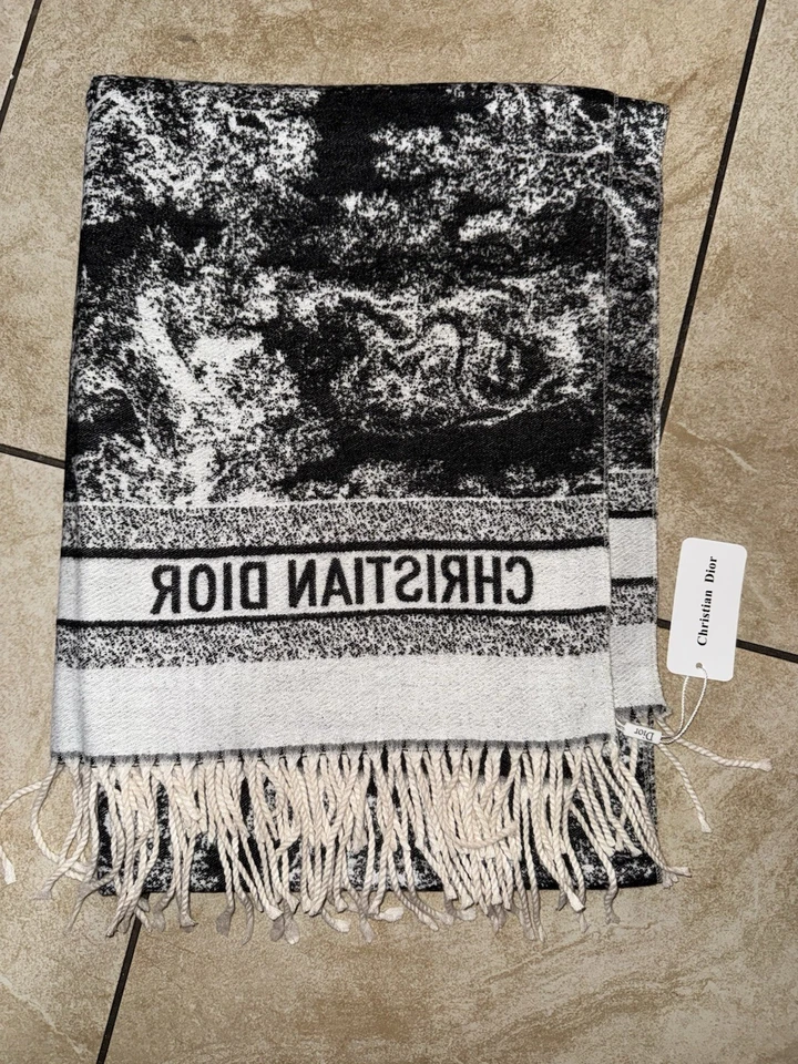 迪奥全印花logo流苏边披肩围巾尺寸:50 * 180CM — 第 2/3 张图片
