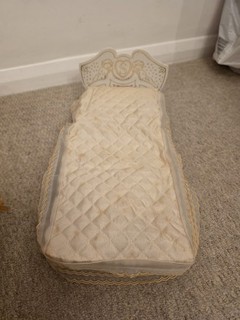 Vintage Pedigree Sindy Bed With Headboard Mattress Pillow & Quilted Bedspread