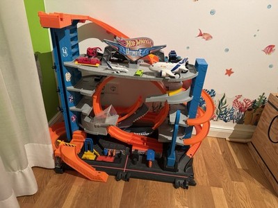 Hot Wheels Ultimate Garage Spielzeug-Parkhaus mit Rampen & Aufzug, mehrstöckig