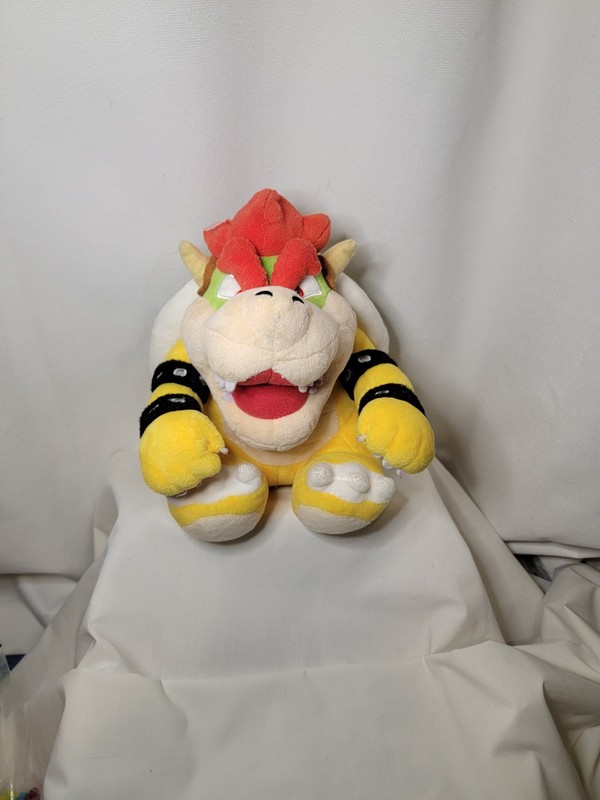 SUPER NINTENDO World Yellow Horned Turtle 12" Universal Studios 
