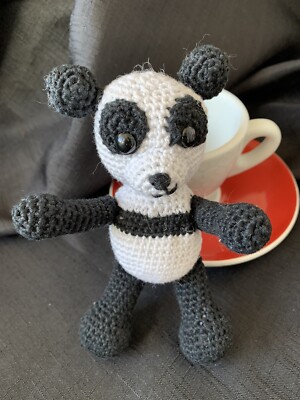 handgefertigte gehäkelte Stofftiere Panda  