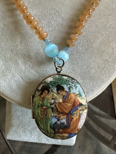 VTG 20”JAPANESE LOCKET ON BEADED CHAIN- Costume Jewelry