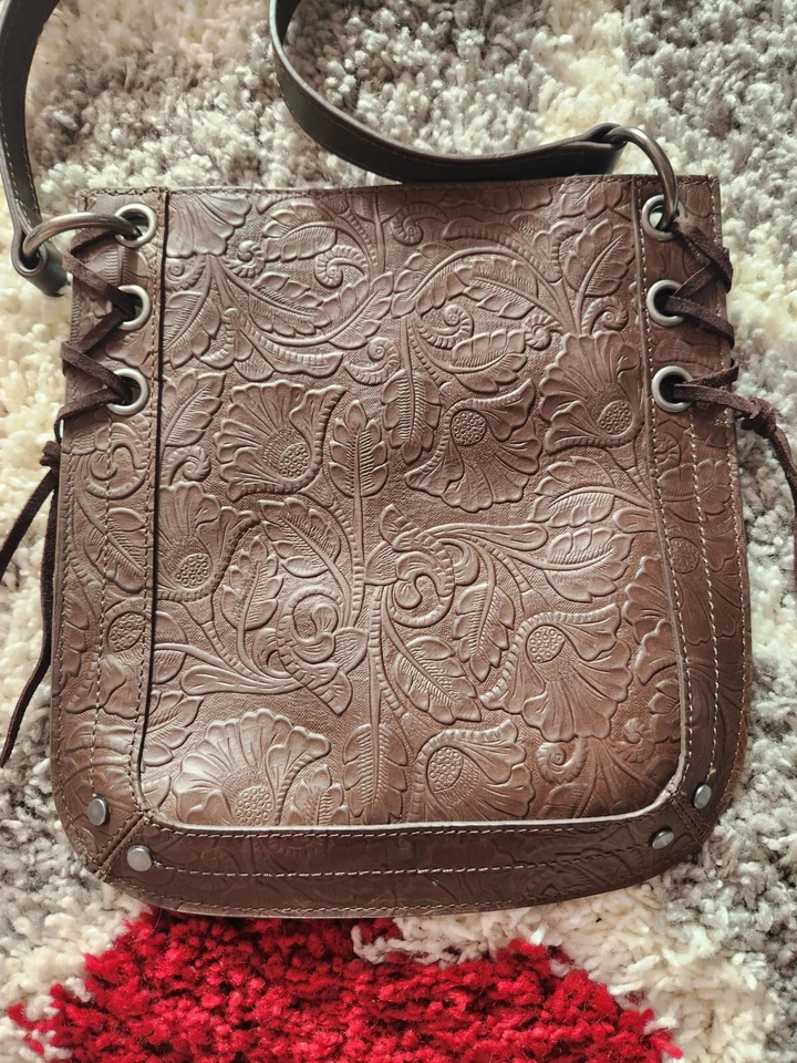 Bandolera vintage Lucky Brand Kay floral en relieve, hombro cuero marrón oscuro Foto 2 de 4