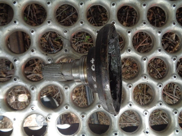 AUDI A6 2004 2,7 L FAQ transmisión automática salida trasera brida tranny automático OEM Foto 3 de 3