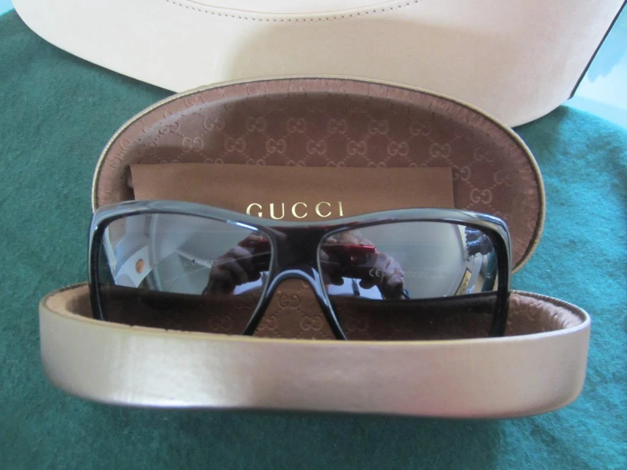 Lunettes de soleil GUCCI monture noire Italie 120 Temple Box étui AAGG3083 neuves dans leur boîte vintage