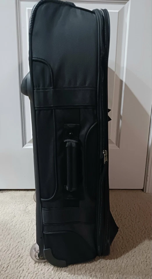 Maleta bolsa de viaje OGIO emitida por el equipo Legacy Motor Club NASCAR Jones Nemechek Foto 4 de 4