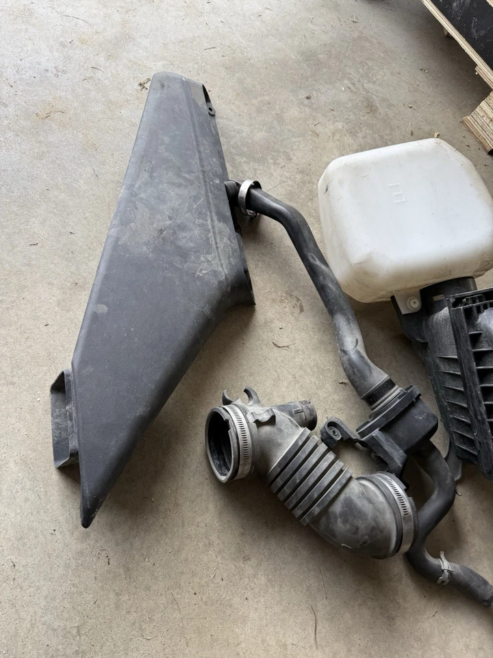 Caja limpiadora de admisión de filtro de aire 15-17 Subaru WRX STI fabricante de equipos originales Foto 4 de 4