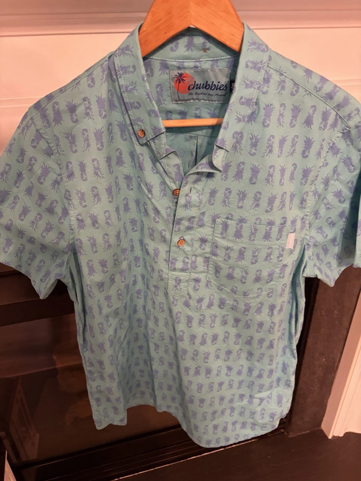 Chubbies Men’s Small Pineapple Print Button Up Shirt Short Sleeve Summer Beach