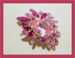 SHERMAN ROSE PINK & DEEP FUCHSIA LARGE OVAL CRYSTAL JAGGED BORDER BROOCH NR