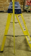 Fiberglass step ladder with a max load capacity of 150kg 1.20m