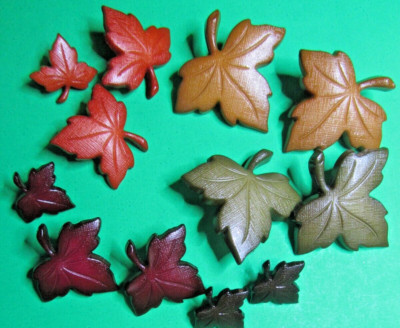 (12) MAPLE LEAVES FALL COLORS PLASTIC SHANK NOVELTY CRAFT BUTTONS-Y152