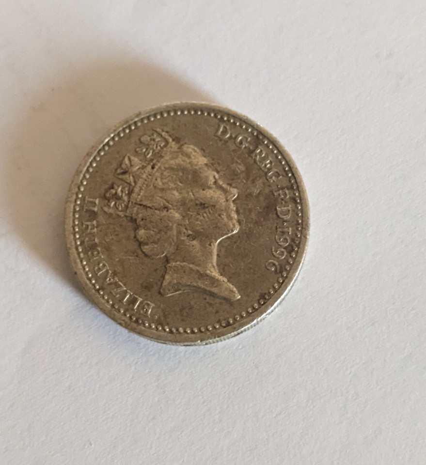 1996 Celtic Cross, one (1) uk pound coin, Error: upside down lettering ...